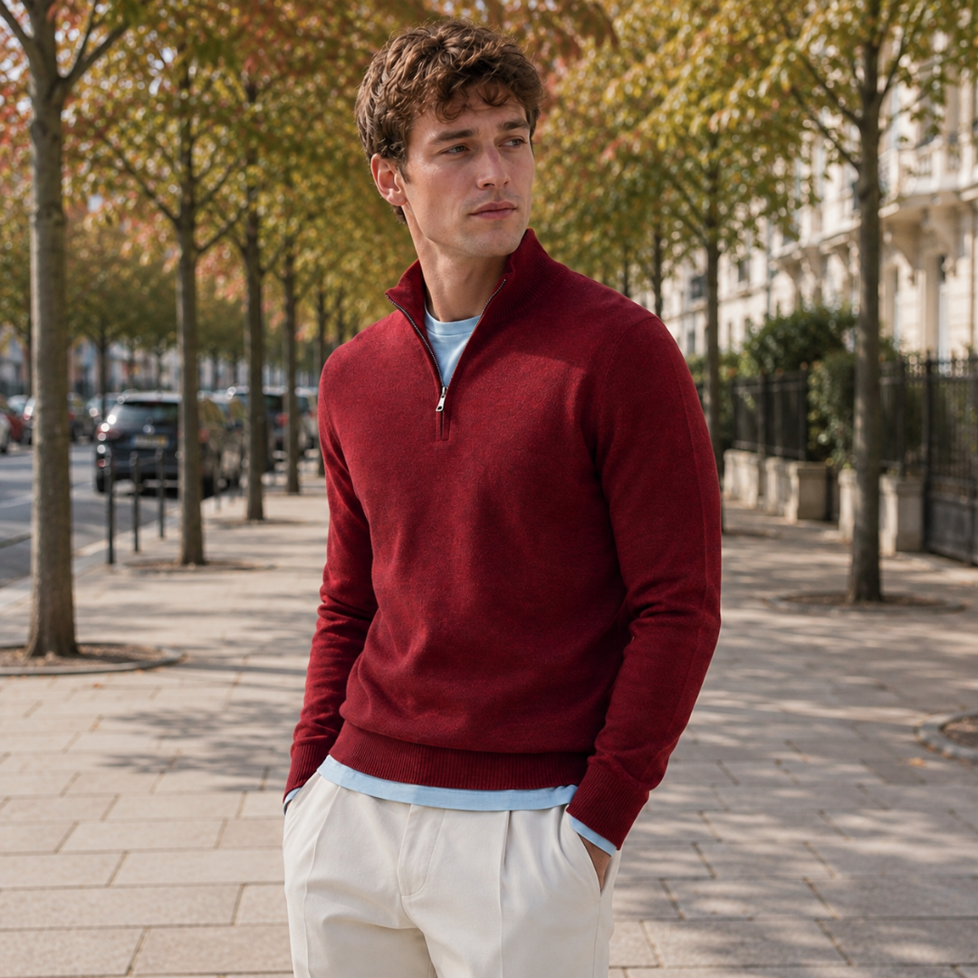 Pull homme rouge à demi-zip et col montant côtelé porté en ville
