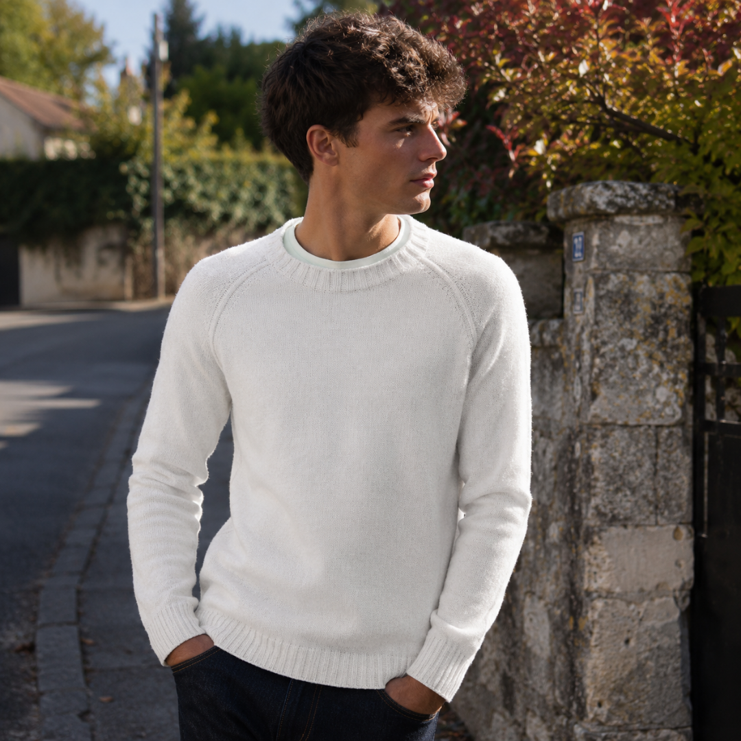 Pull homme blanc en maille à col rond côtelé et manches raglan, vue de face