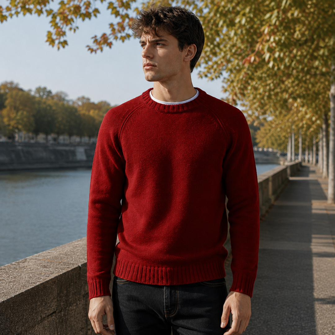Homme portant un pull rouge en maille, col rond côtelé et bas bord-côte, vue de face