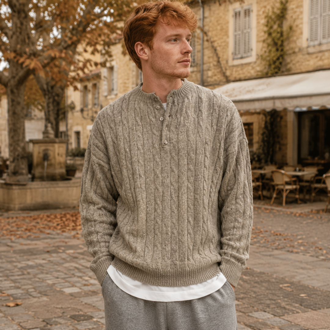 Pull homme beige chiné en maille torsadée avec trois boutons sous l'encolure