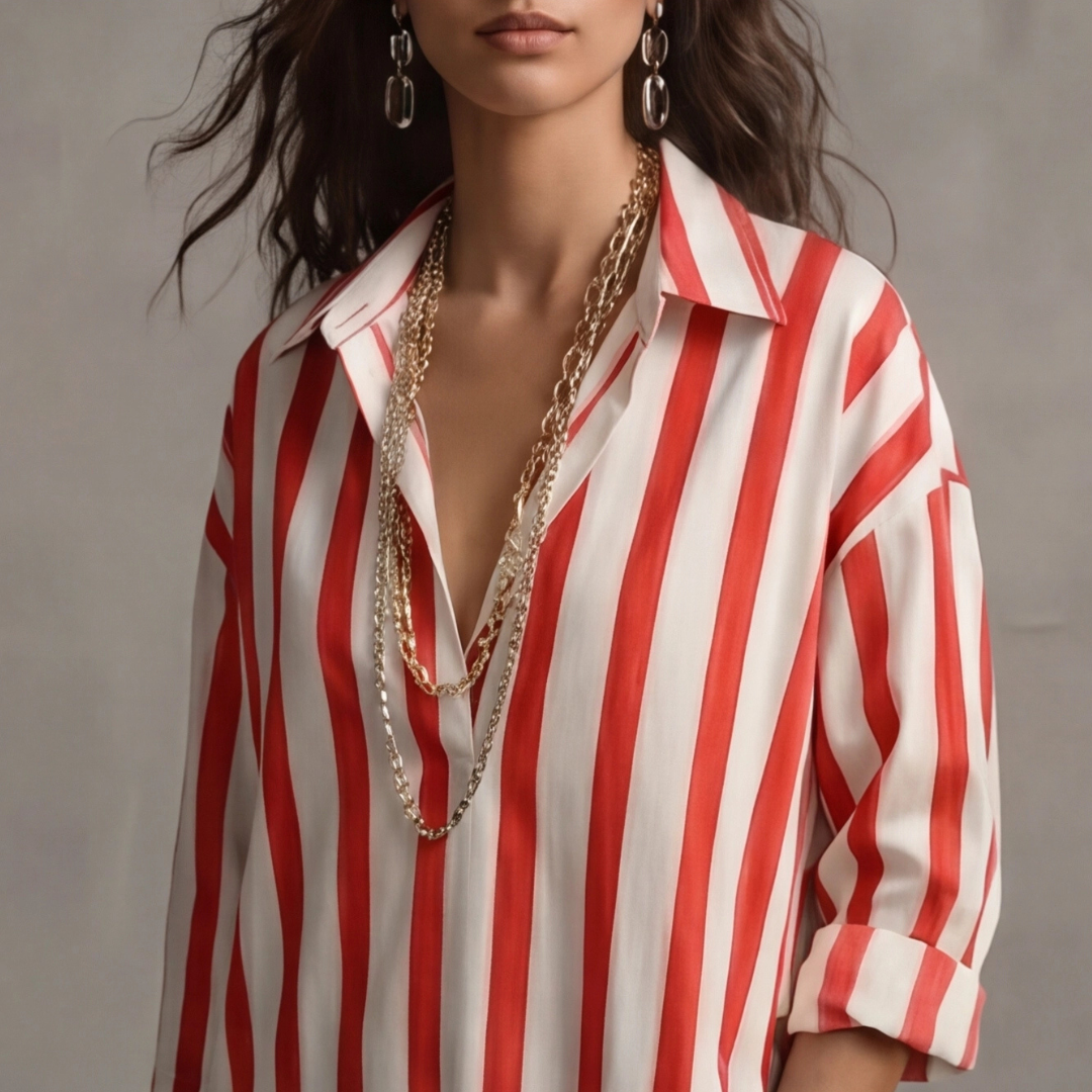 Robe rayée rouge oversize col ouvert focus buste