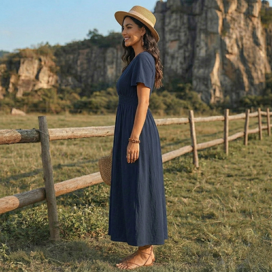 Robe longue bleu Tibétain de profil, taille froncée et manches courtes évasées