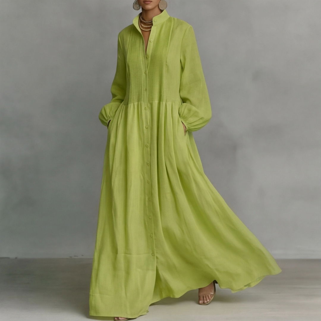 Robe maxi verte boutonnée vue de dos, coupe ample et légère