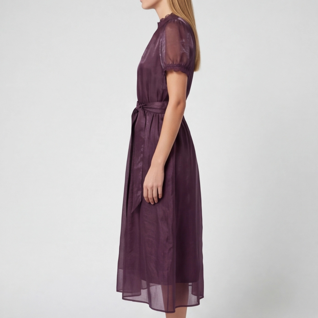 Robe Flavia violette vue de trois quarts manches bouffantes courtes