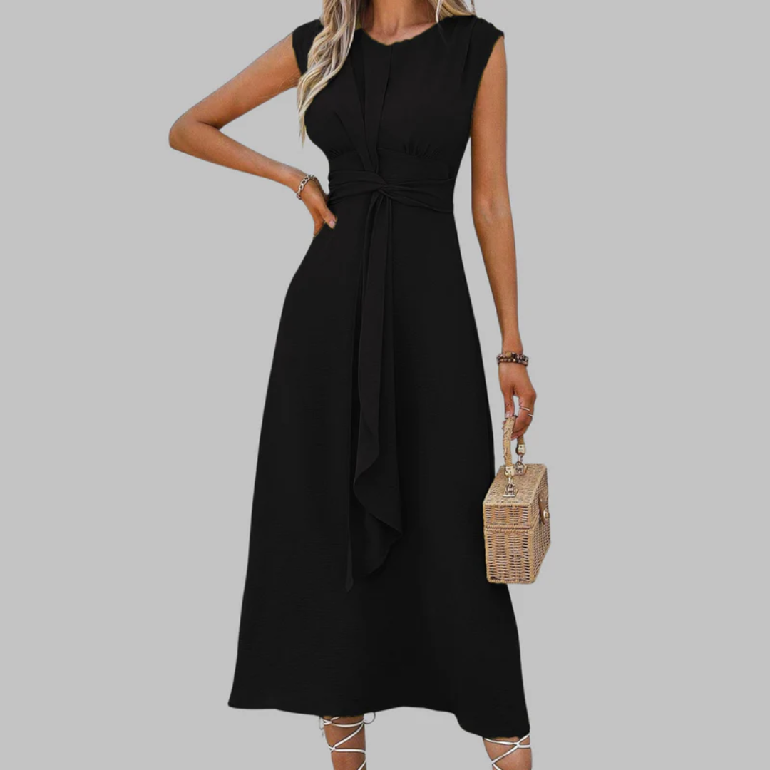 Robe midi noire sans manches, ceinture nouée et coupe élégante