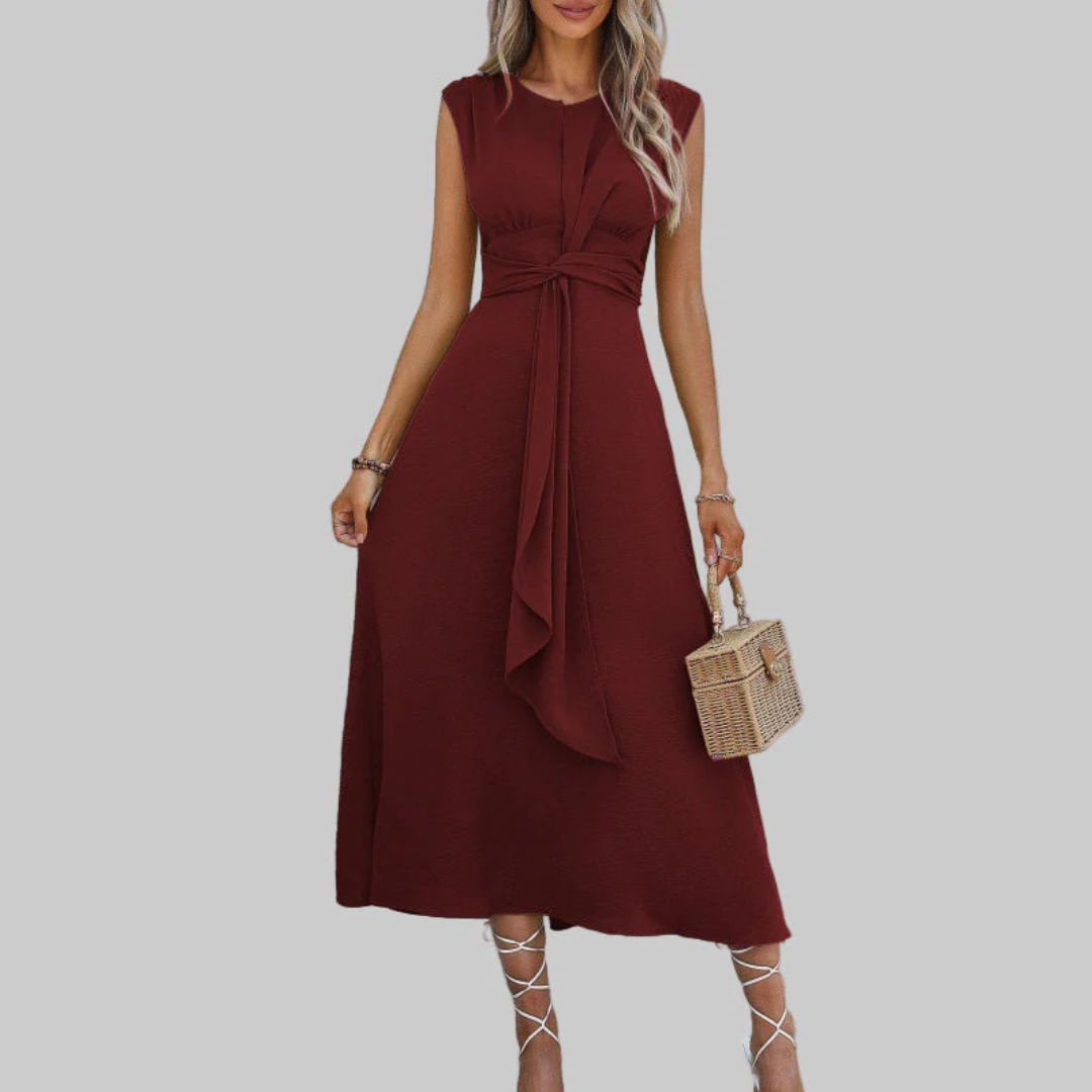Robe midi rouge sans manches avec nœud à la taille