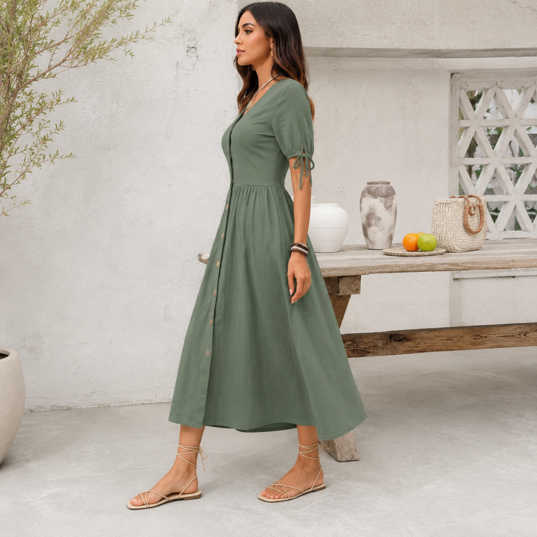 Robe midi verte de profil, jupe évasée et manches courtes à cordons