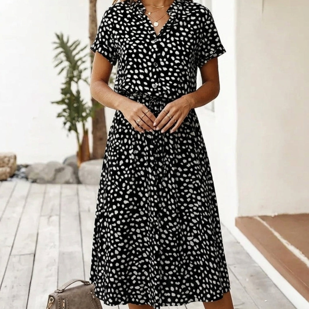 Robe midi noire à petits pois col en V avec ceinture portée en extérieur
