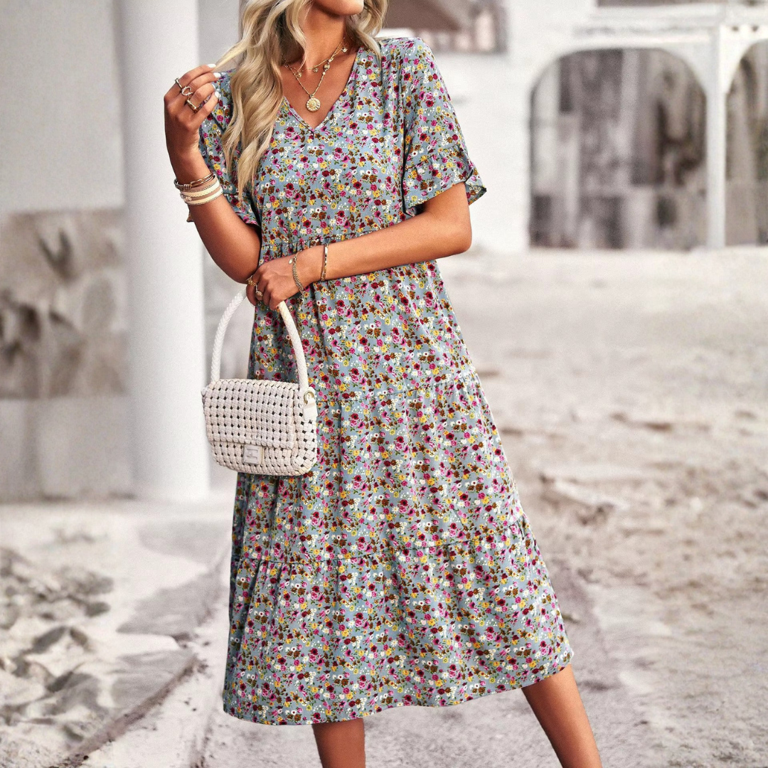 Robe midi fleurie bleu roi, silhouette entière vue de face