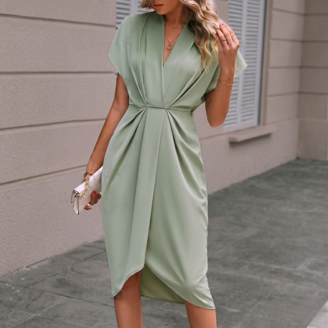 Robe midi vert clair col en V, vue de dos avec drapé torsadé