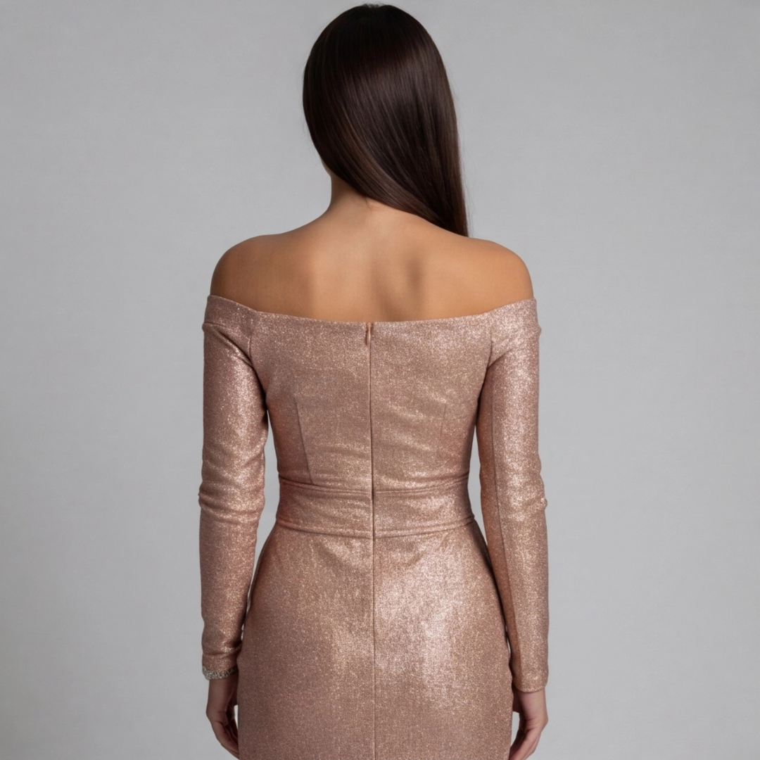 Robe Ariane champagne vue latérale fente et coupe ajustée