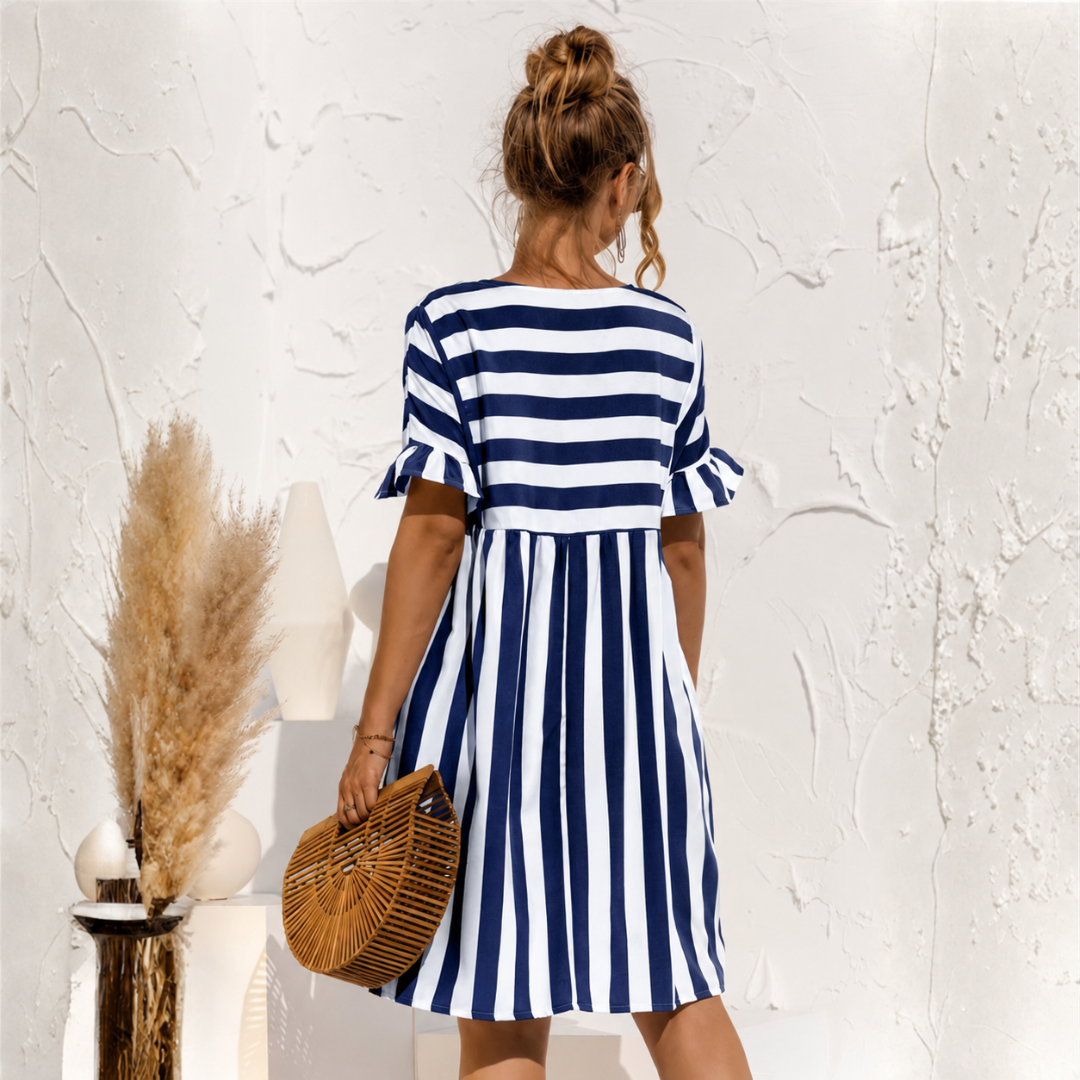 Robe midi rayée bleu et blanc silhouette fluide vue de dos