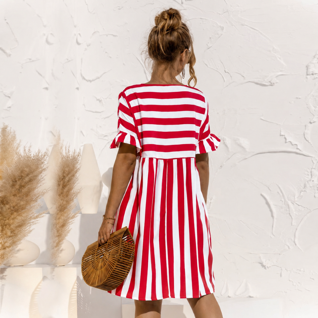Robe midi rayée rouge et blanc silhouette décontractée vue de trois quarts