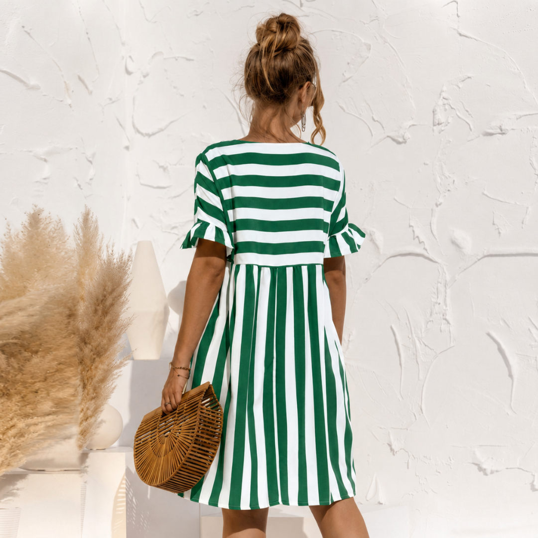 Robe midi rayée vert et blanc silhouette légère vue de trois quarts