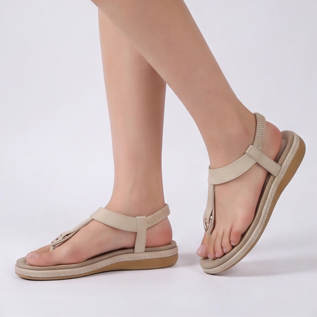 Sandales tong beige posées côte à côte, vue de côté