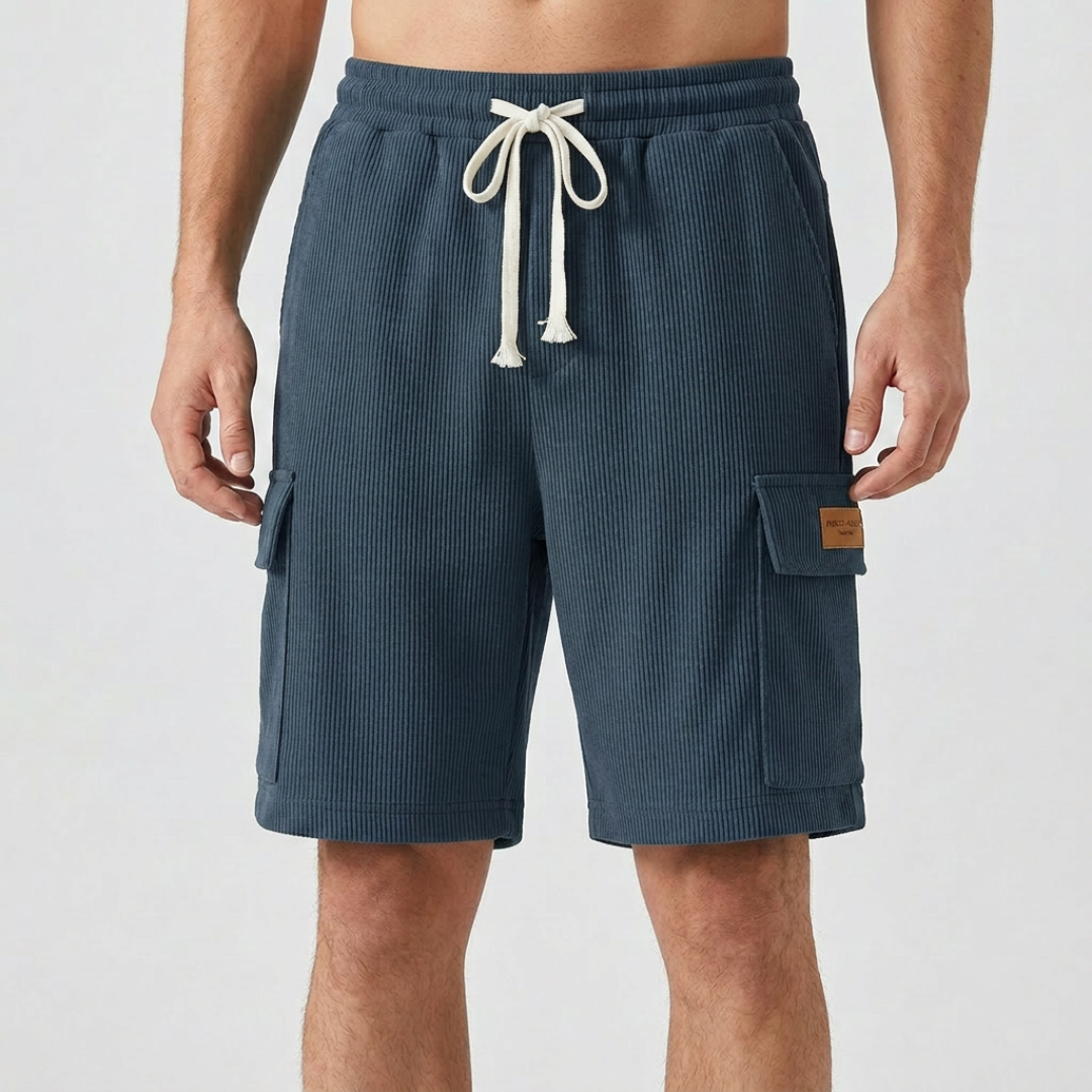 Short cargo homme bleu marine avec détail poche latérale, vue de face