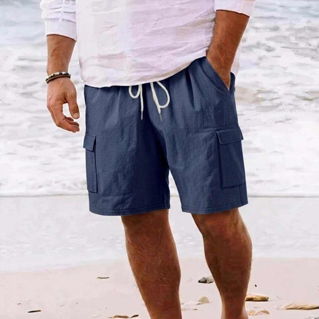 Short cargo homme en lin bleu marine, vue de face avec poches latérales