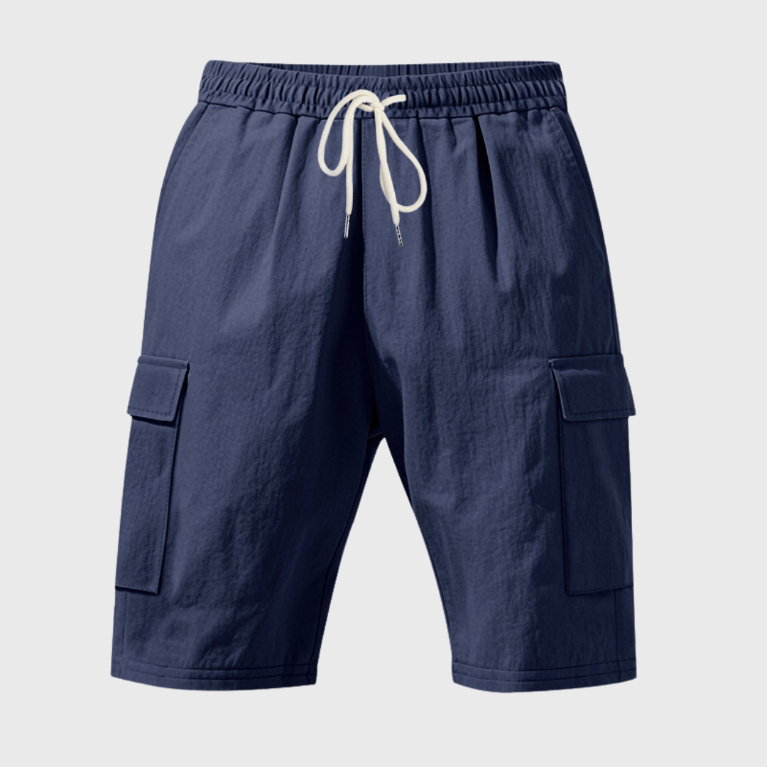 Short cargo homme marine, détail des poches cargo et du cordon blanc