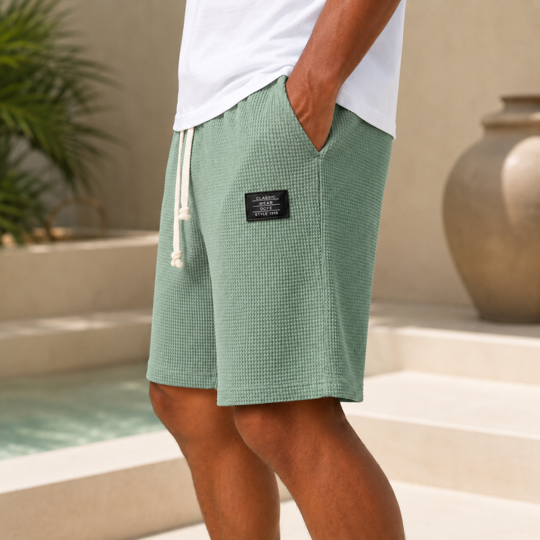 Short homme gaufré vert clair vue de côté avec cordon ivoire