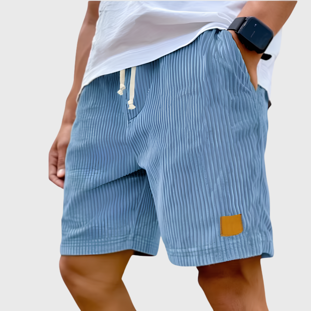Short homme texturé bleu clair avec patch cuivré, vue de face