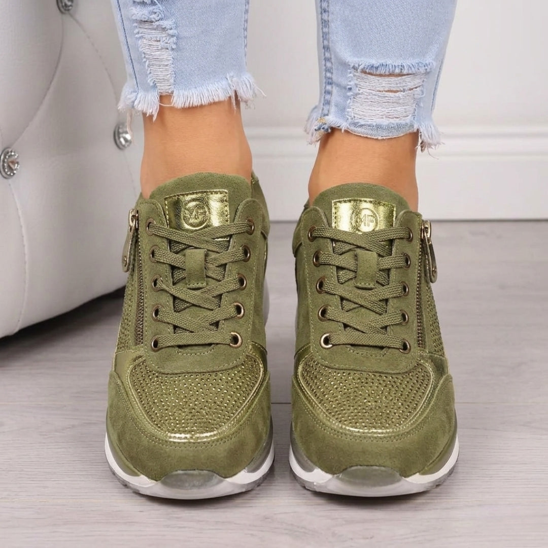 Sneakers femme compensées vert avec lacets clairs et zip métallisée