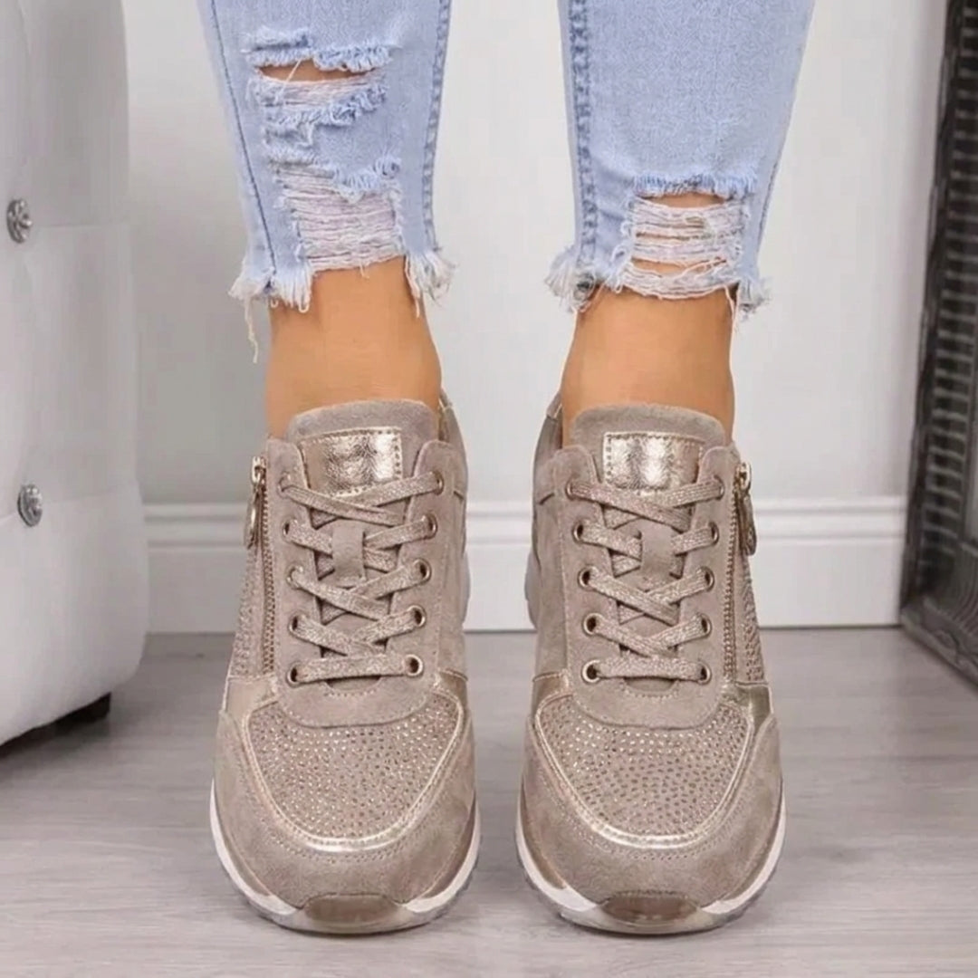 Sneakers femme compensées kaki avec lacets et zip latérale dorée, vue de face