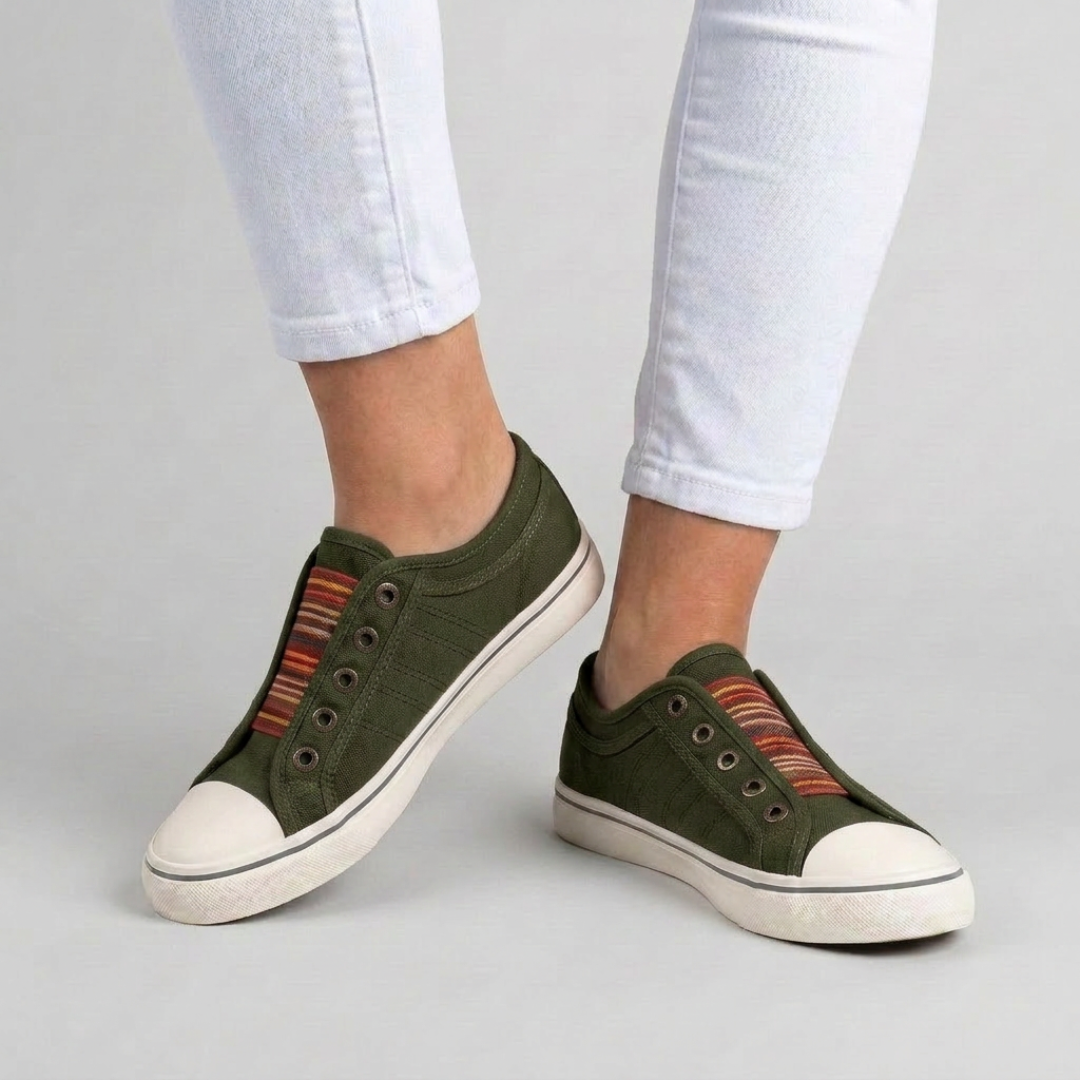 Sneakers vertes kaki à enfiler posées de trois quarts