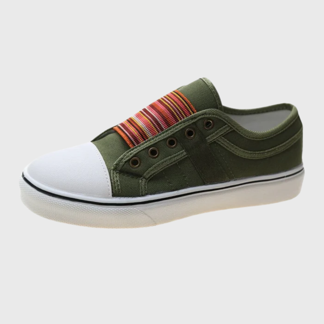 Sneakers vertes sans lacets, semelle blanche et embout contrasté