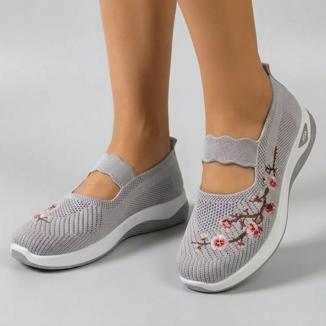 Sneakers femme slip-on gris clair broderie florale vue de côté