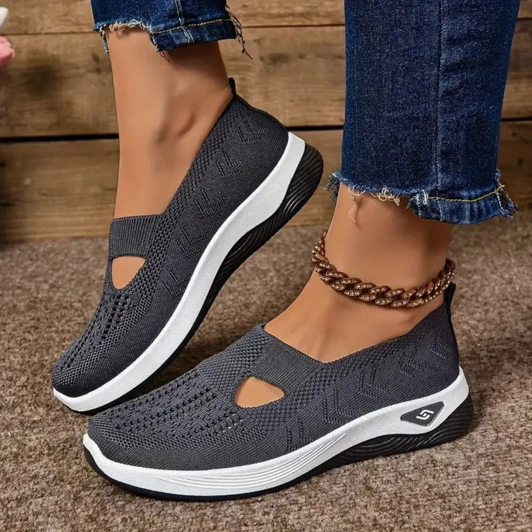 Sneakers femme slip-on tricot ajouré coloris gris vue de face