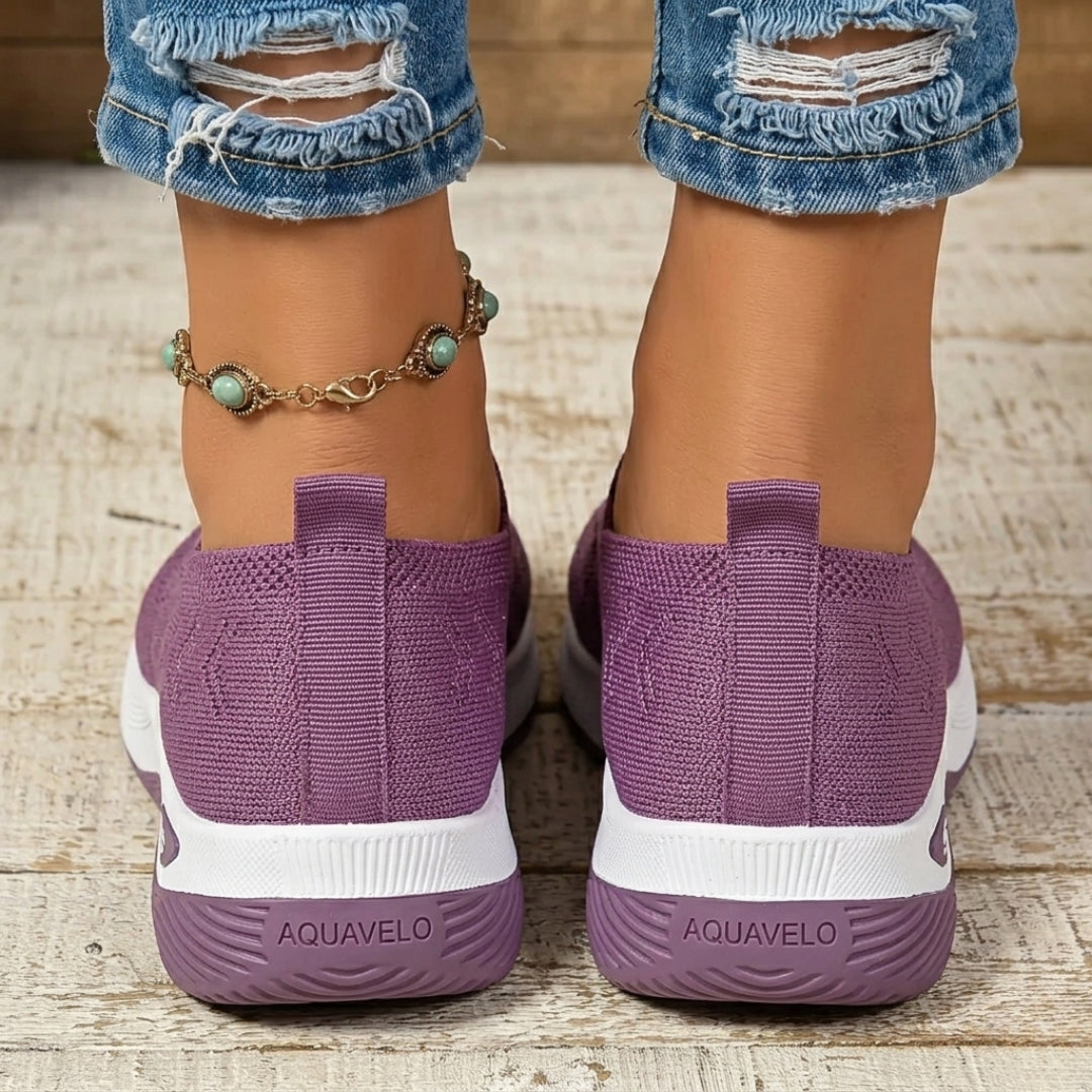 Vue rapprochée sneakers violet semelle cushion et tige ajourée