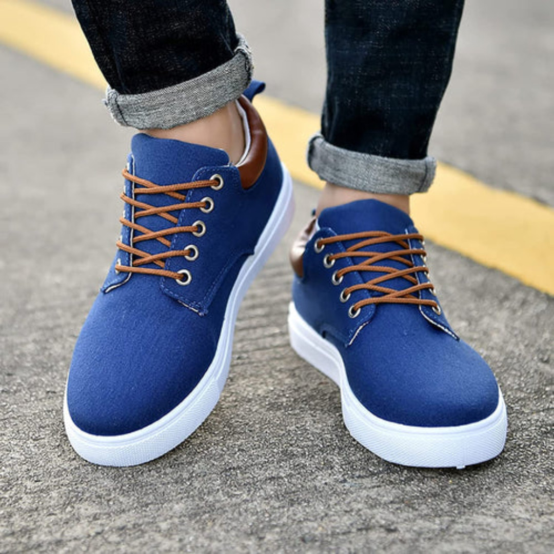 Sneakers Markus bleu posés au sol, vue arrière