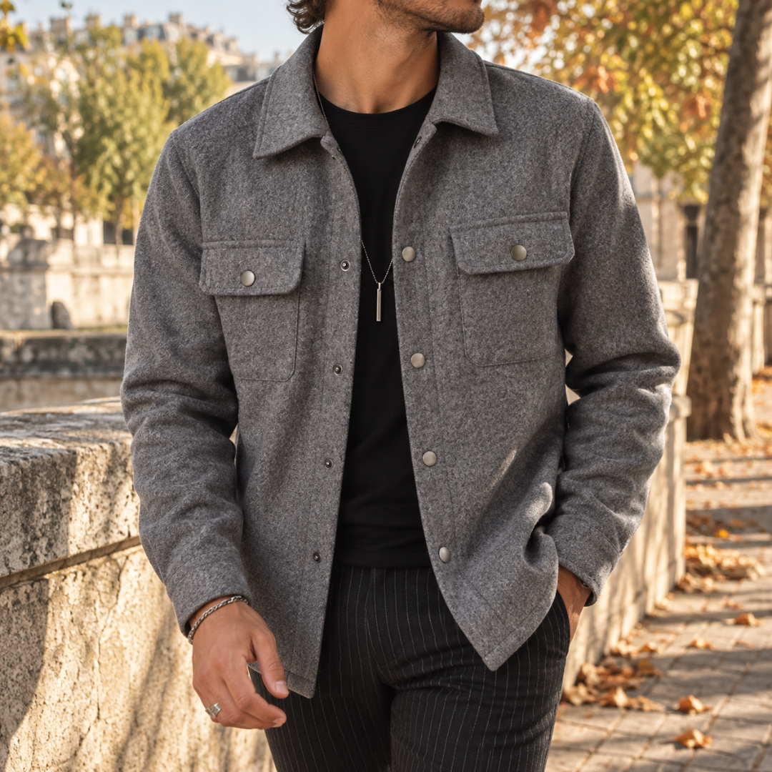 Surchemise homme gris chiné avec deux poches poitrine et poignets à pression
