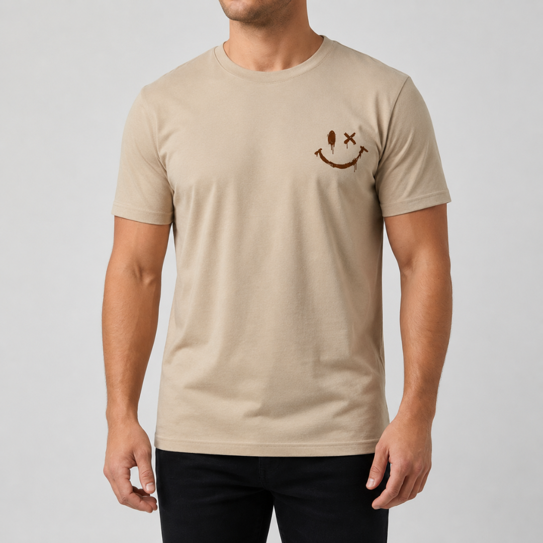 T-shirt homme beige avec imprimé smiley discret sur la poitrine, vue de face