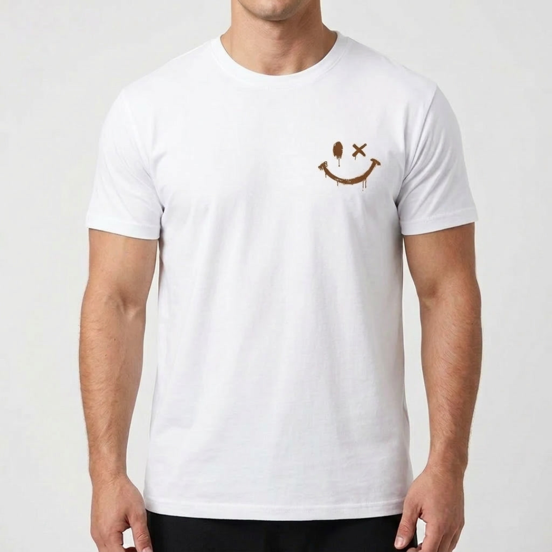 T-shirt homme blanc avec imprimé smiley sur la poitrine, vue de face