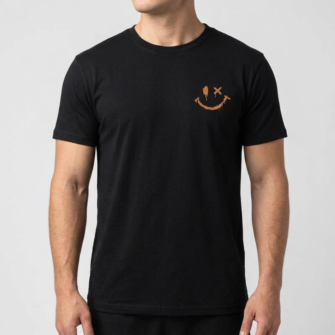 T-shirt homme noir avec imprimé smiley sur la poitrine, vue de face