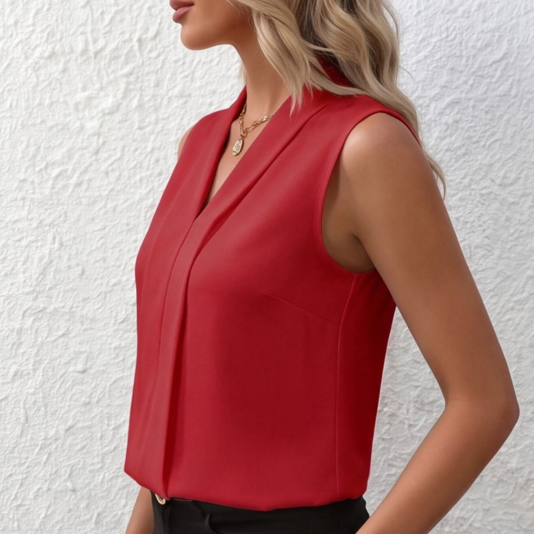 Top Nicole rouge porté avec un jean noir, vue rapprochée