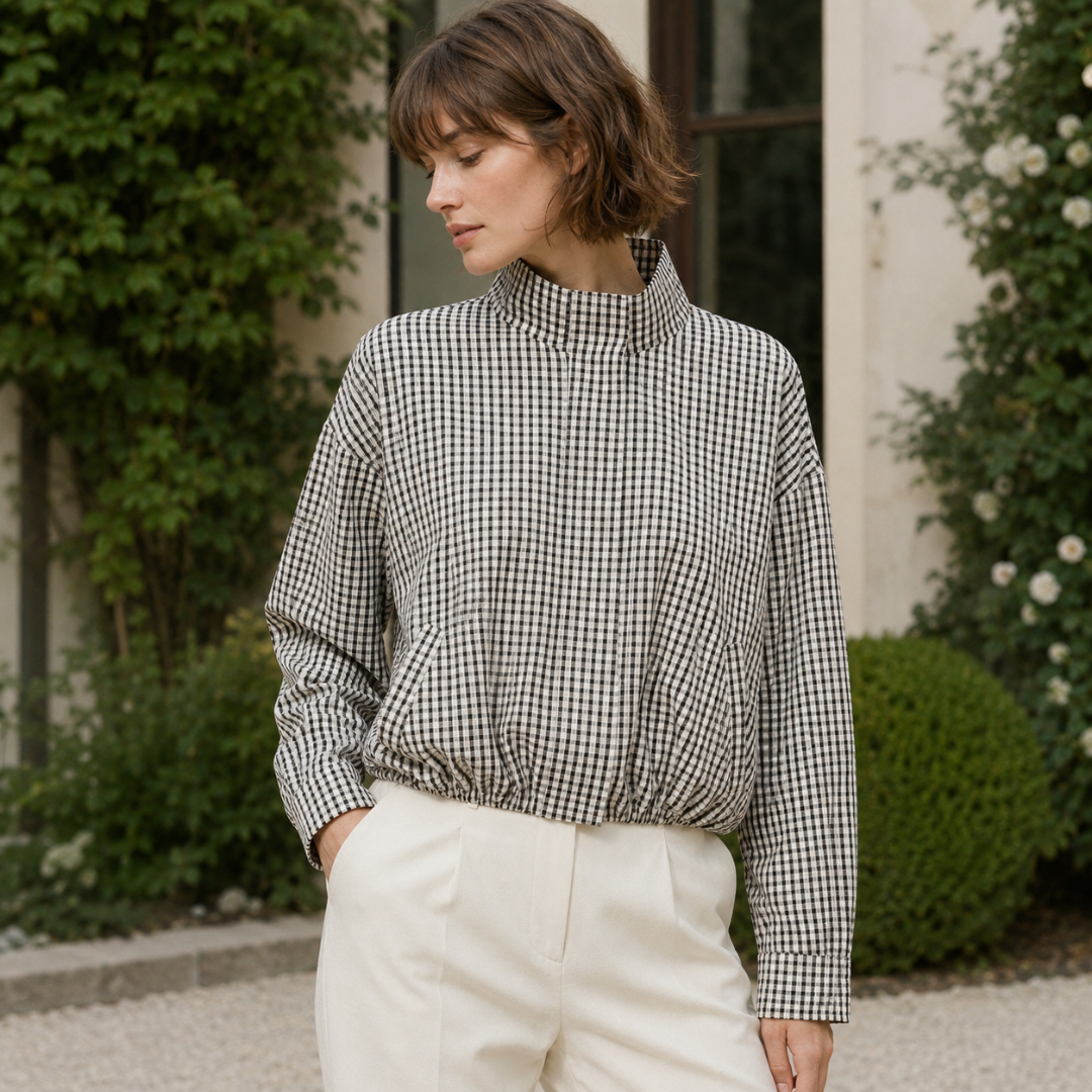 Veste courte à carreaux noir et blanc, épaules tombantes et manches amples, jardin