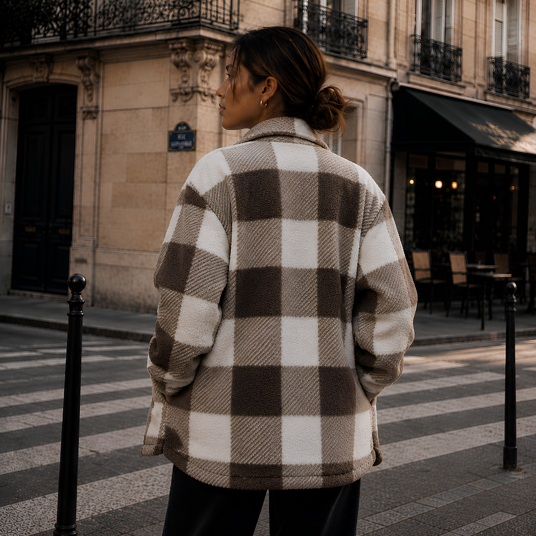 Dos de la veste femme à carreaux kaki et blanc avec col chemise rabattu
