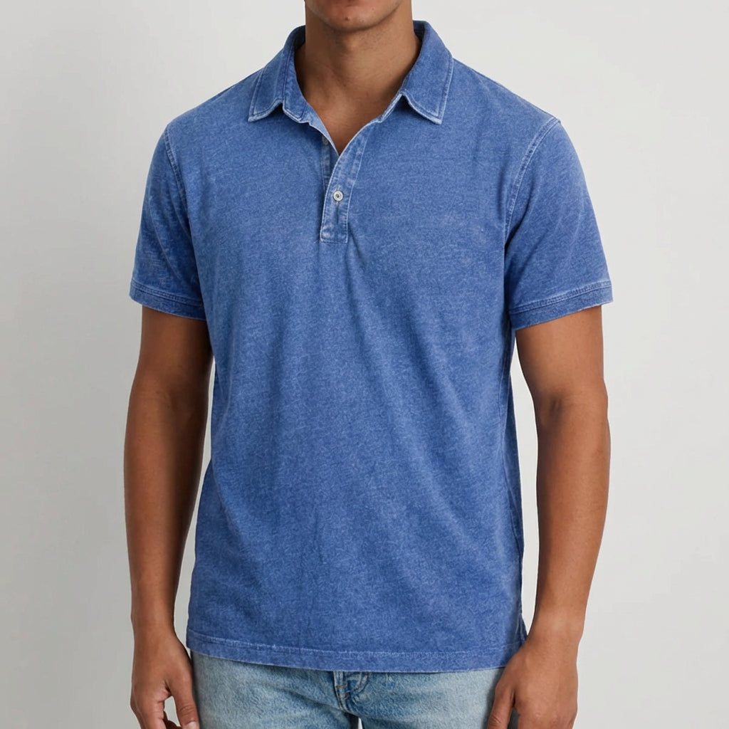 Polo homme bleu à manches courtes avec col boutonné et poche poitrine, coupe décontractée
