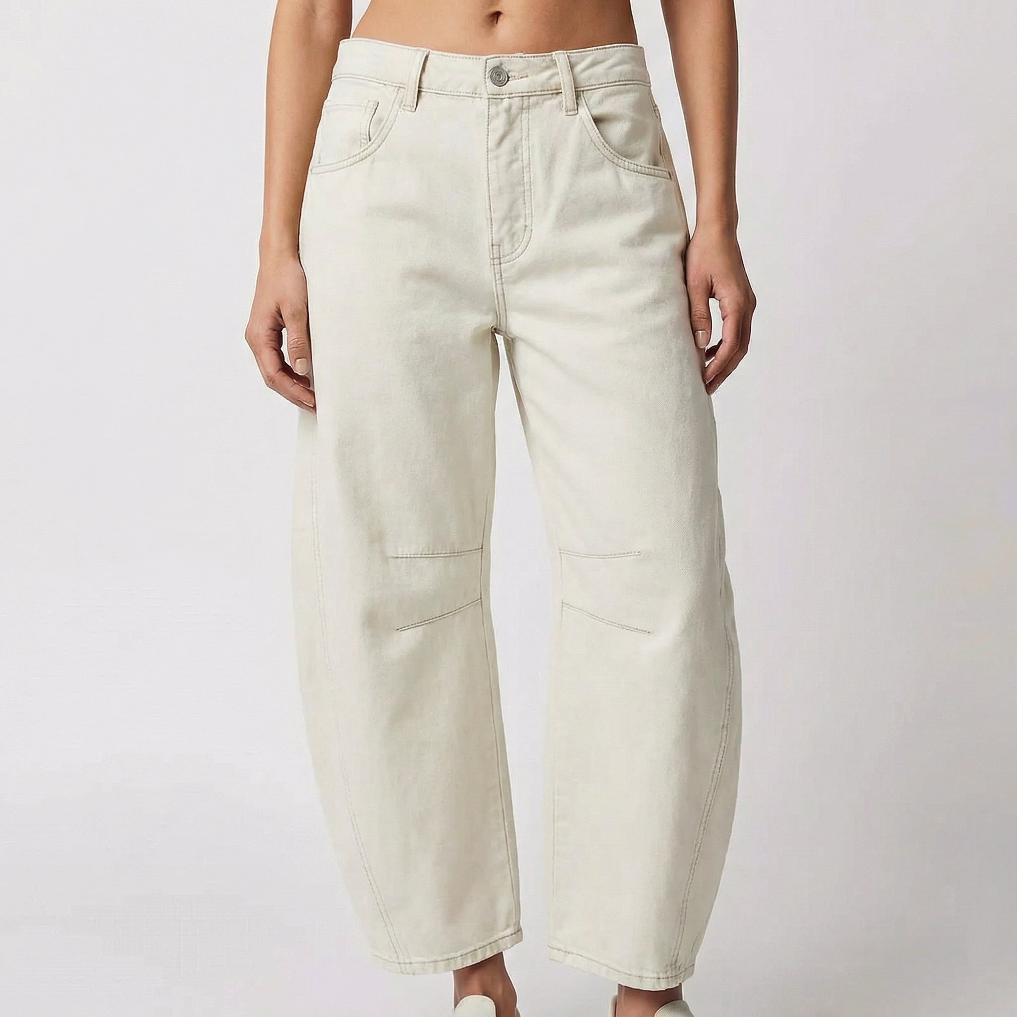 Pantalon femme blanc à taille haute, coupe droite ample, style épuré et intemporel