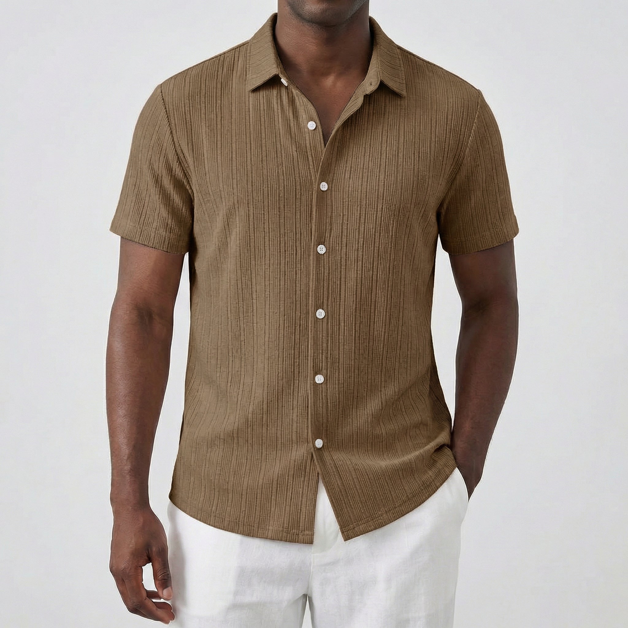 Chemise homme manches courtes en marron
