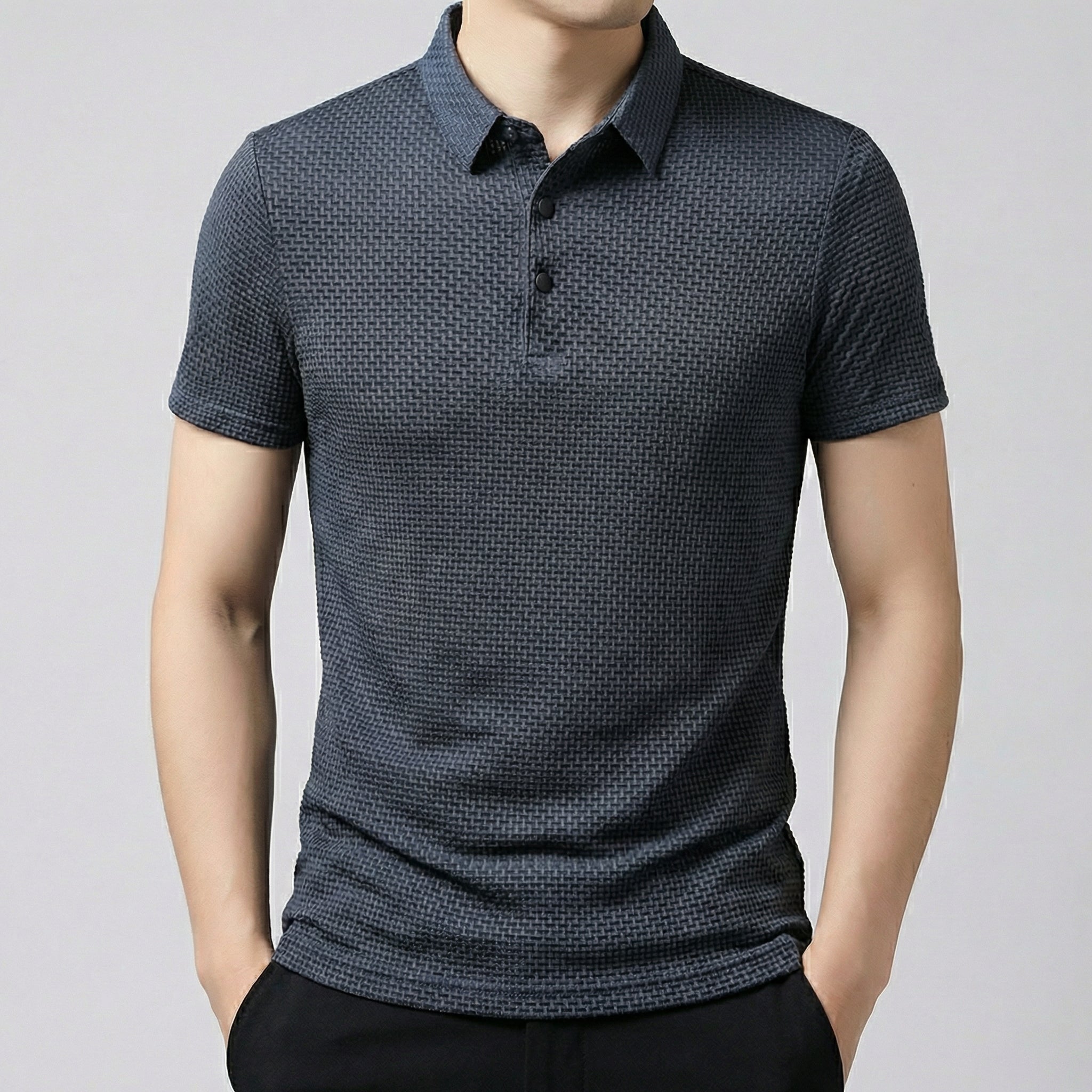 Polo slim fit pour homme en tissu bleu avec motif texturé, col boutonné et manches courtes ajustées