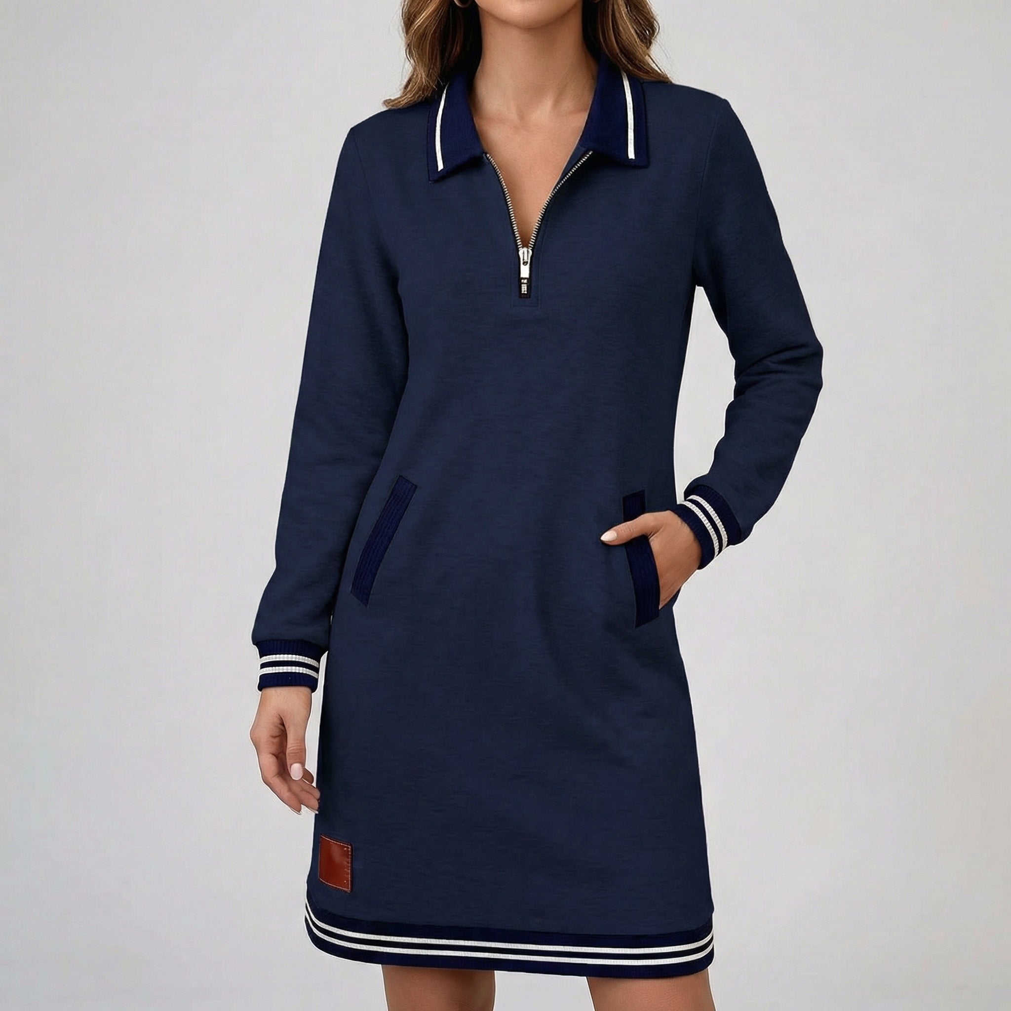 Robe femme en maille bleu marine à manches longues, col polo zippé, coupe confortable et style intemporel