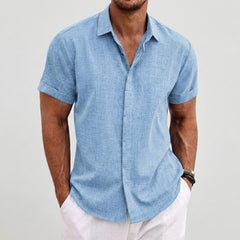 Chemise homme bleu ciel à manches courtes en lin avec col cubain et poche poitrine, coupe décontractée