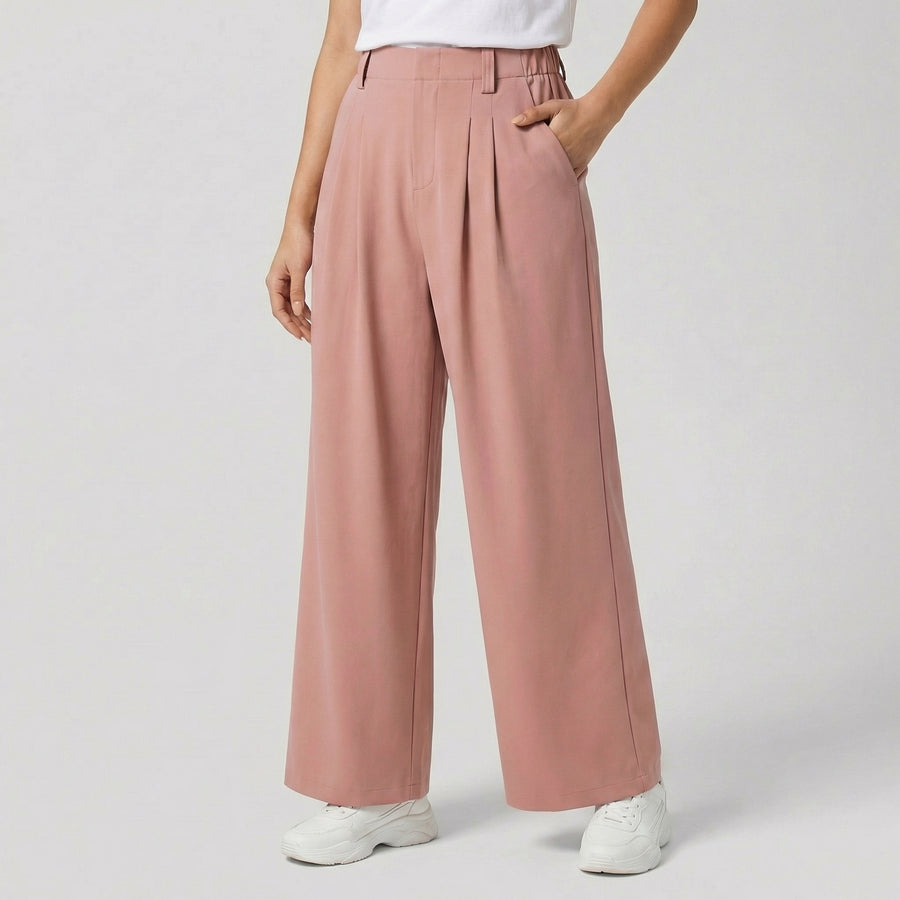 Pantalon large taille haute à plis plats, coloris rose poudré, avec ceinture élastiquée, poches latérales et jambes amples — coupe fluide et élégante