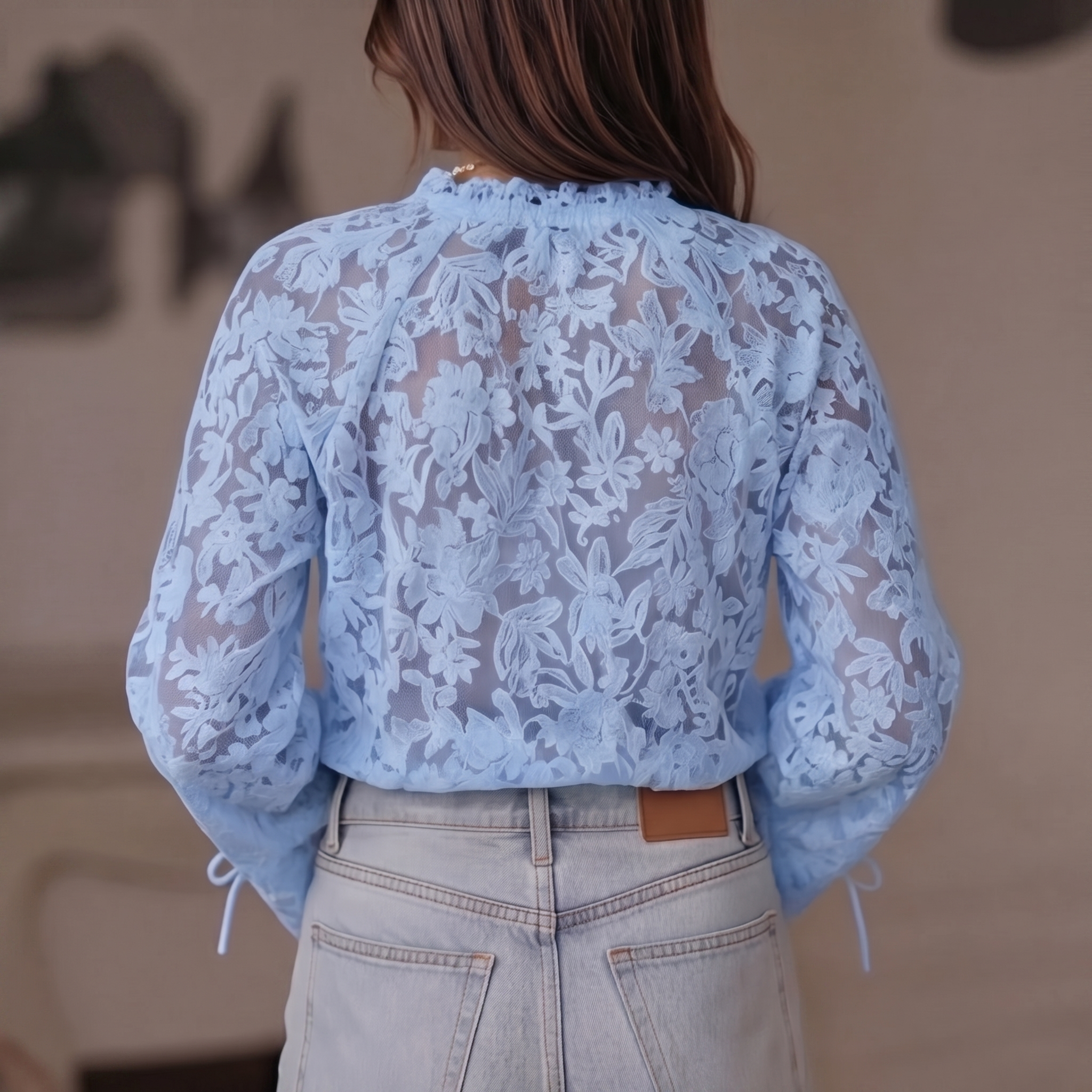 Chemisier femme col V dentelle florale bleu manches longues
