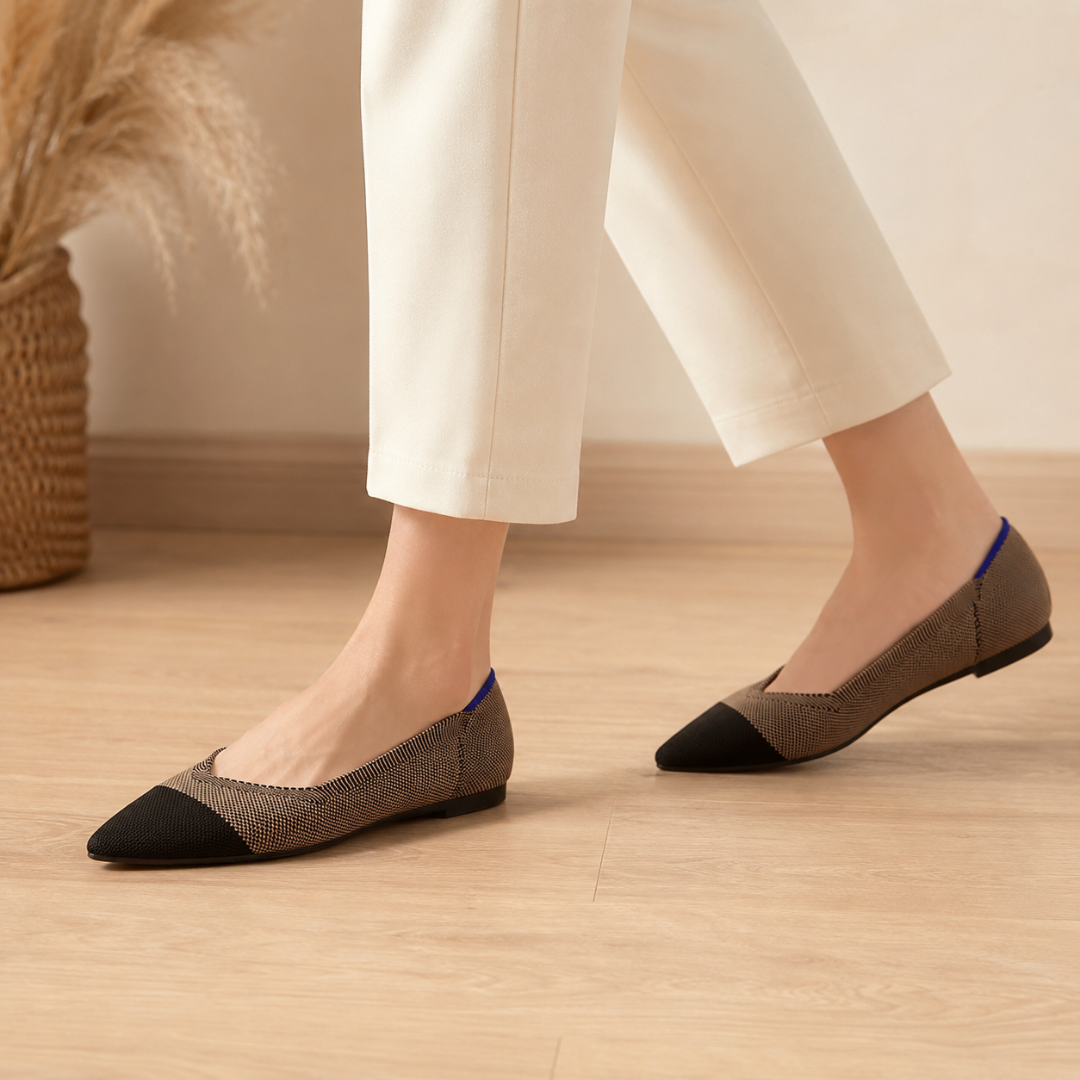 Ballerines marron foncé en maille, bout pointu noir et semelle plate