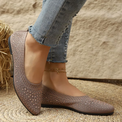 Ballerines kaki vues de côté, semelle plate et maille texturée parsemée de strass