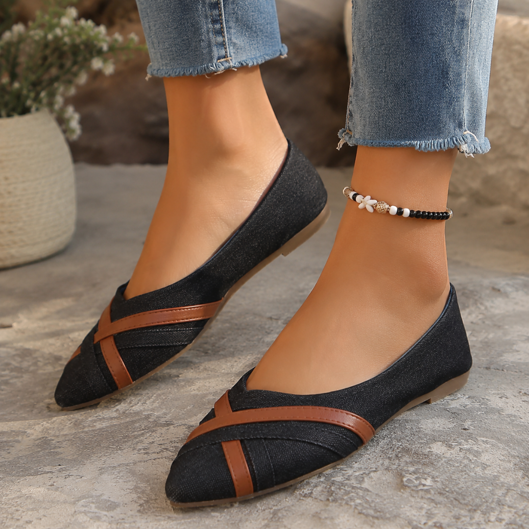 Ballerines noires à bout pointu avec brides croisées marron et semelle plate souple